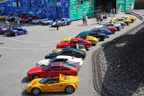 Bild: Die Kunststoffautos haben es gerne etwas farbiger - Kunststoffauto-Treffen "Fantastic Plastic 2018"