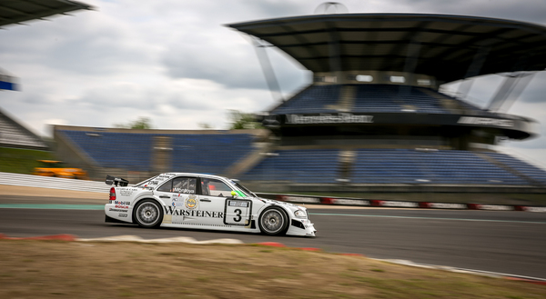 Bild: Die Mercedes-Benz C-Klasse im DTM-Trim auf dem Nürburgring - Tourenwagen Classics 2017/2018