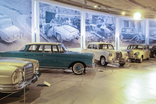 Die Modelle der Sechzigerjahre, die man auch häufig auf der Strasse sah - Sonderschau "Mercedes-Benz" im Pantheon Basel 2020/2021