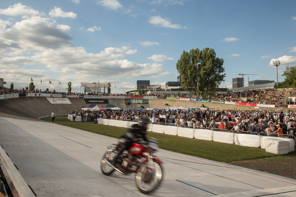 Die Motorradfahrer liessen es richtig fliegen und waren sogar zu schnell für den Fotografen – Indianapolis Oerlikon 2022