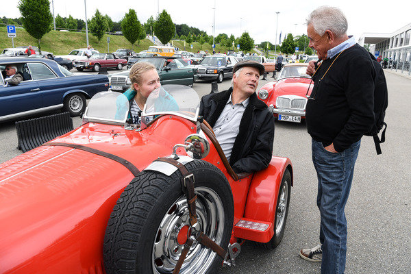 Die Oldtimer-Fahrer kamen in Scharen - Klassikwelt Bodensee 2016