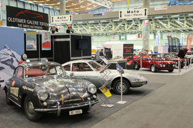 Die Oldtimer Galerie Toffen machte auf ihre Versteigerungen in Luzern und Gstaad aufmerksam - Oldtimer- und Teilemarkt Fribourg 2019
