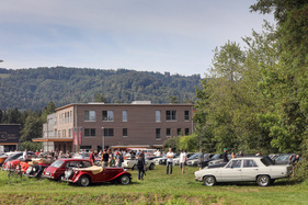 Die Oldtimer und Youngtimer wurden auf mehrere Plarkplätze verteilt - 6. Lägern Classic 2023 Die Oldtimer und Youngtimer wurden auf mehrere Plarkplätze verteilt - 6. Lägern Classic 2023