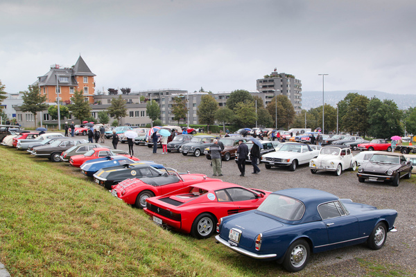 Bild Die Parkplätze füllten sich stetig - Albisgütli Classics - Cars & Bikes August 2021