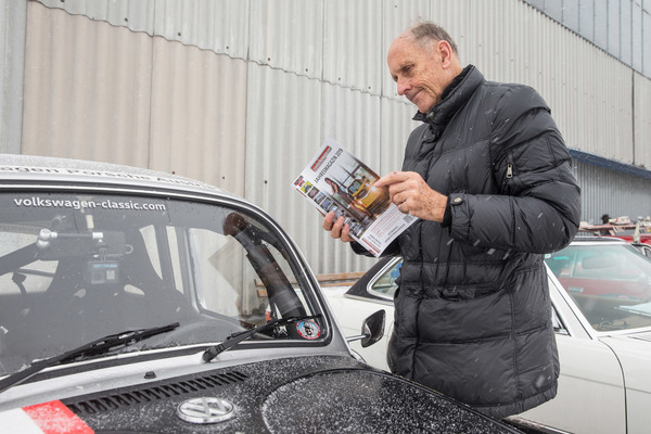 Die Profis fuhren ohne weitere Schneehilfen und fanden daher Zeit, in der "Bibel" zu lesen.