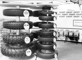 Die Reifen der italienischen Marke CEAT - Genfer Autosalon 1970