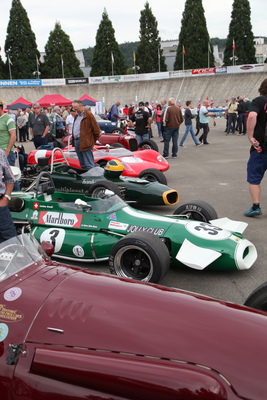 Image: The racing cars are admired by the expert audience - Indianapolis Oerlikon on July 27, 2017
