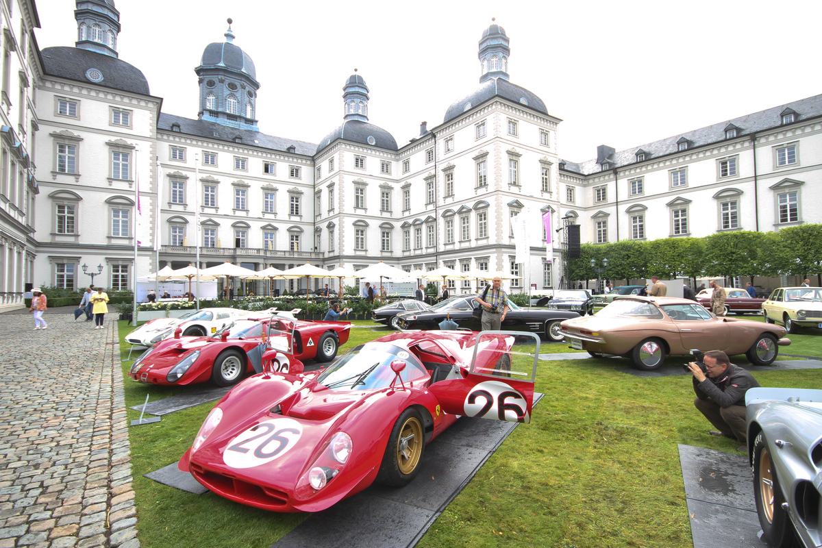 Die Rennwagen ziehen das Interesse auf sich - Impressionen vom Concours d'Elégance an der Schloss Bensberg Classics 2015