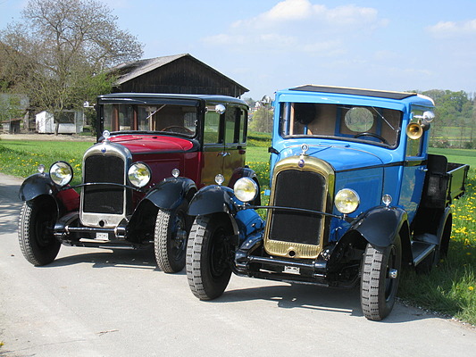 Die Restauration eines Citroën AC4 Lieferwagens: Die beiden Citroen C4, links die Limousine und rechts der Lieferwagen