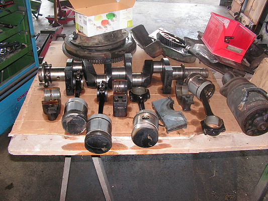 Die Restauration eines Citroën AC4 Lieferwagens: Kurbeltrieb des Motors, (Kurbelwelle, Pleuel, Kolben)