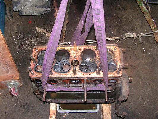 Die Restauration eines Citroën AC4 Lieferwagens: Motor während der Revision