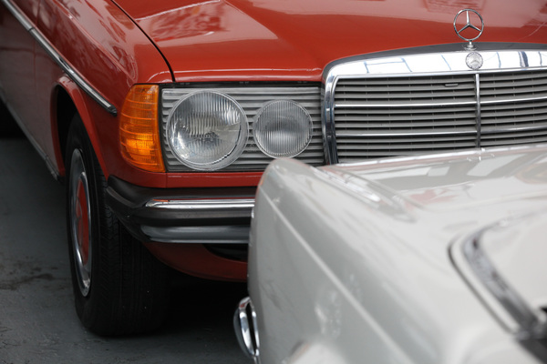Die Scheinwerfer des nicht verkauften Mercedes-Benz 250 T - Versteigerung der Oldtimer Galerie Toffen am 20. Oktober 2018