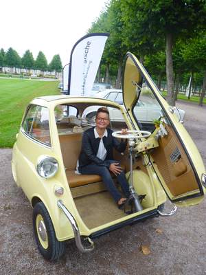 Image: The lady of the castle Sandra Moritz in the Isetta - expected at the 11th International Concours d'Elegance 2015 in Schwetzingen