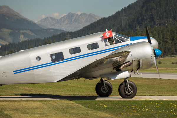 Die Schweizer Fahne ist natürlich an Bord - Kilomètre Lancé 2023