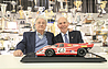 Die Sieger-Rennfahrer von 1970 - Hans Herrmann (links) und Richard Attwood (rechts) mit dem Modell ihres damaligen Rennwagens (© Porsche AG, 2019) Die Sieger-Rennfahrer von 1970 - Hans Herrmann (links) und Richard Attwood (rechts) mit dem Modell ihres damaligen Rennwagens (© Porsche AG, 2019)