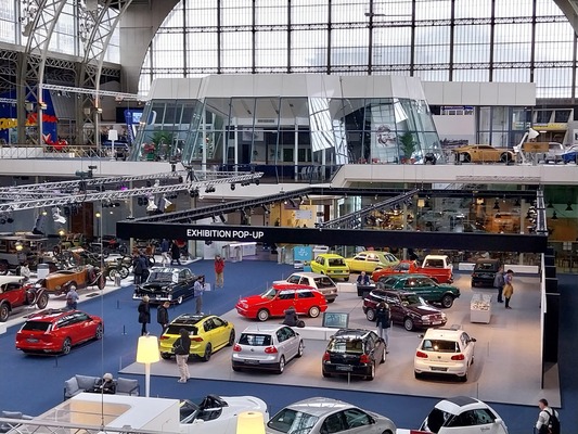 Die Sonderausstellung belegt nur einen kleinen Teil der Autoworld – Sonderausstellung "50 Years of Golf" in der Autoworld Brüssel