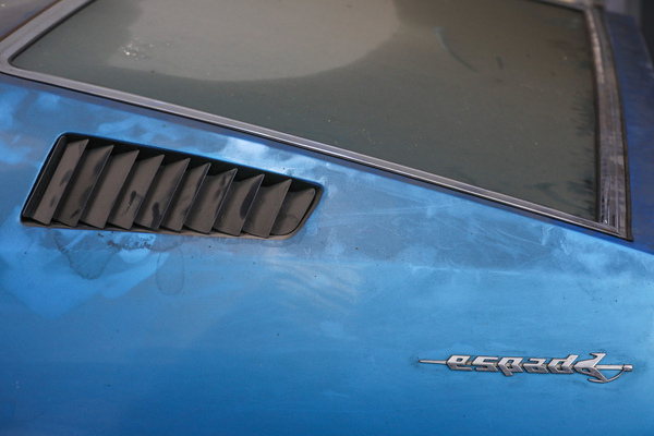 Die Spuren langer Lagerung auf dem Lamborghini Espada - Versteigerung der Oldtimer Galerie Toffen am 14. Oktober 2023