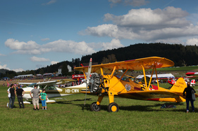 Die Stearman von 1942 mit Sternmotor war bereits in der Vergangenheit eine grosse Attraktion - Oldtimerclassic Hittnau 2014