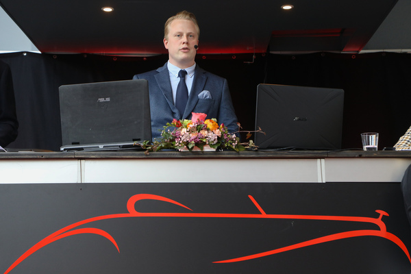 Die Versteigerung wurde von Serge Stotzer geleitet - Frühlingsversteigerung der Oldtimer Galerie Toffen am 25. März 2023