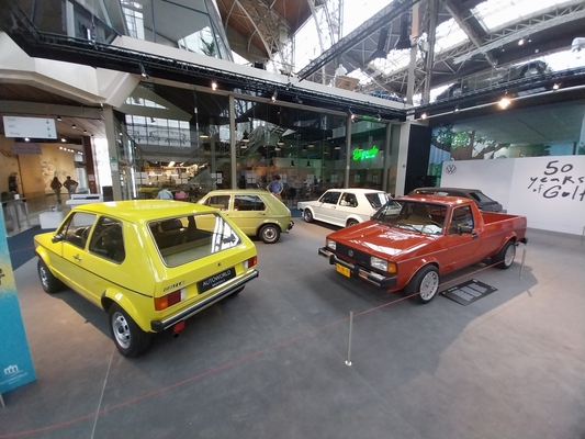 Die Vielfalt des Golf I – Sonderausstellung "50 Years of Golf" in der Autoworld Brüssel