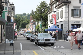 Die Walder Bahnhofstrasse als Laufsteg - Wald Rollt 2025