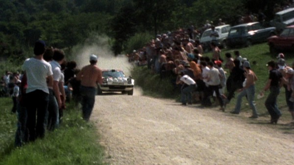 Bild Die Werkswagen von Lancia trafen auf unerwartete Konkurrenz auf Schotterprüfungen: Opel Kadett! – Standbild aus dem Film "Die Evolution des Driftwinkels Vol. 2" von Helmut Deimel