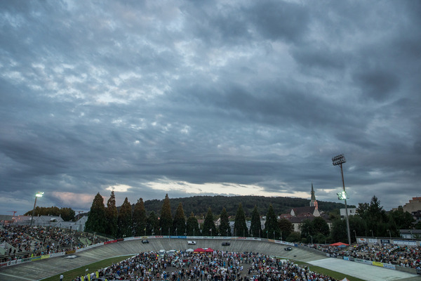Die Wolken sehen bedrohlich aus, hielten aber zum Glück dicht. Regen hätte das vorzeitige Ende der Veranstaltung bedeutet – Indianapolis Oerlikon 2022
