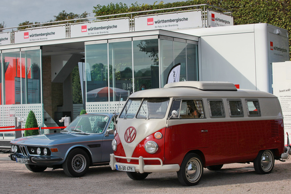 Die Württembergische wirbt mit Bulli und BMW Coupé - Classic-Gala Schwetzingen 2020