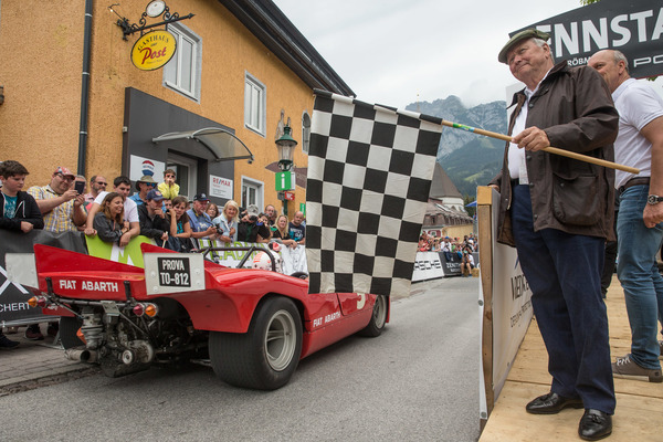 Die Zielflagge für die Abarth Sportwagen