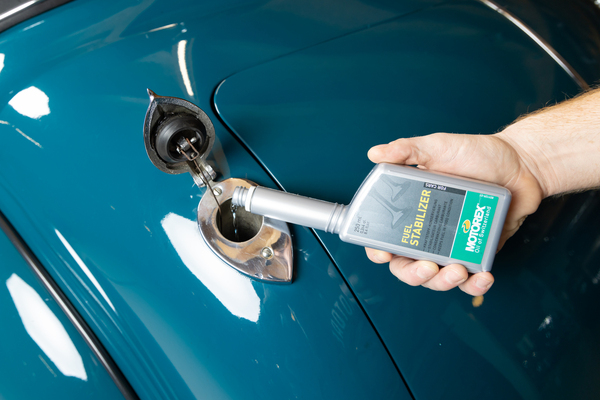 Image: Adding Fuel Stabilizer before the last full tank prevents fuel oxidation, binds water and protects the entire system from corrosion during the service life