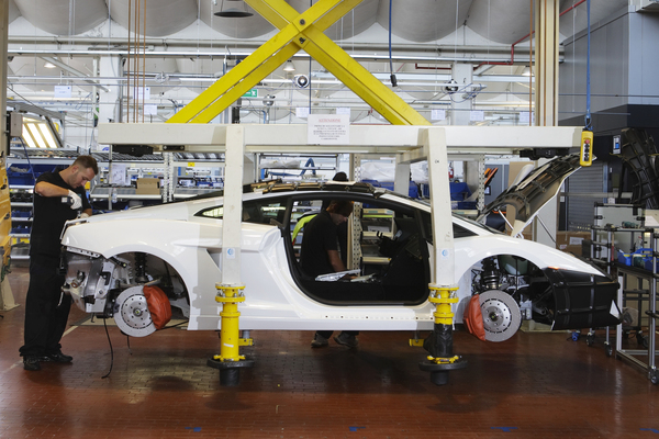 Bild: Die abgedeckten Bremssättel weisen auf hochwertie Arbeit am Gallardo hin