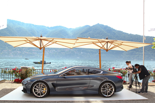 Bild Die am Concorso vorgestellte BMW-Studie 8 Series Concept wird fleissig abgelichtet - Concorso d'Eleganza Villa d'Este 2017
