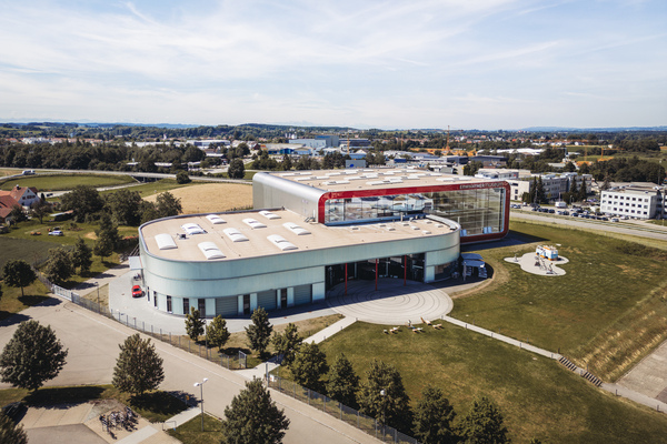 Bild: Die andere Seite des Museumsgebäudes mit dem Eingangsbereich – Besuch im Erwin-Hymer-Museum