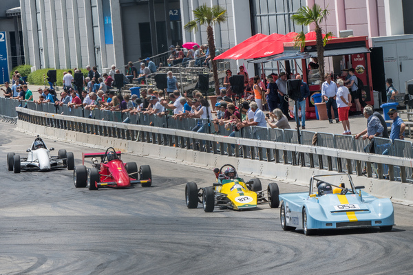 Bild Die bewegten Rennfahrzeuge waren ein willkommener Kontrast zum sonst gewohnten Messeprogramm - Motorworld Classics Bodensee 2018
