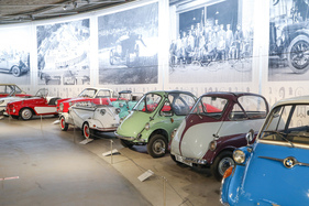 Die deutsche Kleinstwagen-Parade mit der italienisch-spanischen Iso Isetta dazwischen - Sonderschau Microcars im Pantheon 2022/2023 Die deutsche Kleinstwagen-Parade mit der italienisch-spanischen Iso Isetta dazwischen - Sonderschau Microcars im Pantheon 2022/2023