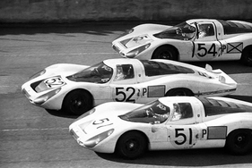Die drei Werks-Porsche 907 Langheck beim 24 Stunden Rennen von Daytona 1968