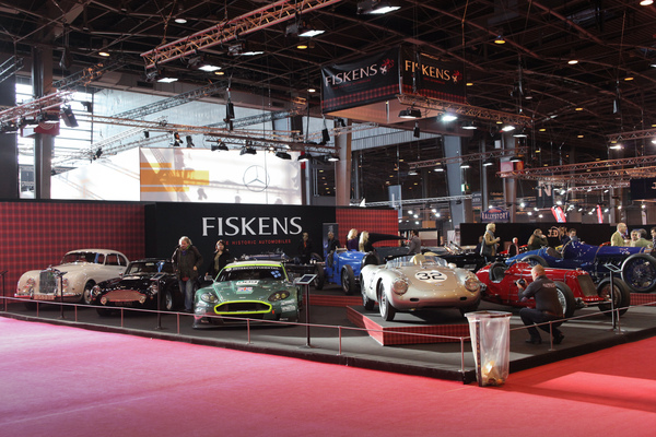 Die eindrückliche Präsentation des englischen Händlers Fiskens - Rétromobile 2015