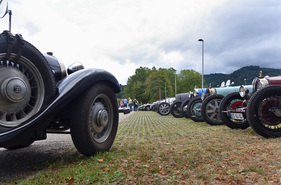 Die eleganten und schnellen Bugatti in Reih' und Glied - Bugatti-Festival 2016 (Kirchzarten)