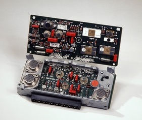 Die elektronische Steuereinheit des Anti-Blockier-Systems, das gemeinsam von Daimler-Benz und Bosch entwickelt wurde