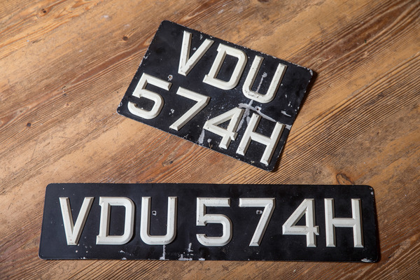 Die französichen Kennzeichen des Jaguar E-Types