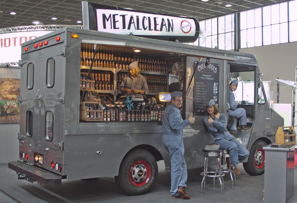 Die freundlichen Menschen von Chemtools - Motorworld Classics Berlin 2015