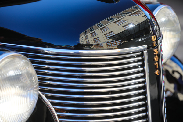 Die ganze Architektur spiegelt sich in diesem Vorkriegs-DeSoto - Older Classics August 2024