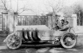 Die historische Aufnahme vor dem Käfertaler Wasserwerk aus dem Jahr 1911.