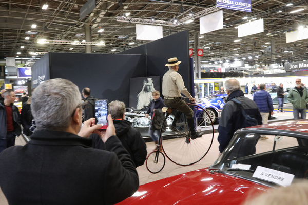 Die historischen Fahrräder sorgten für viel Aufmerksamkeit – Rétromobile Paris 2025