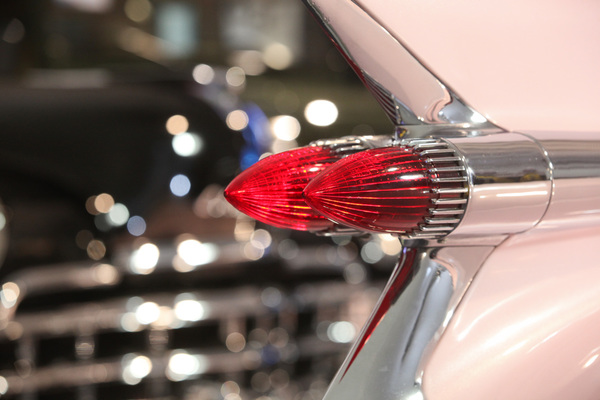 Die imposante Flosse des Cadillac Series 62 von 1959 - Versteigerung Oldtimer Galerie Gstaad 2018