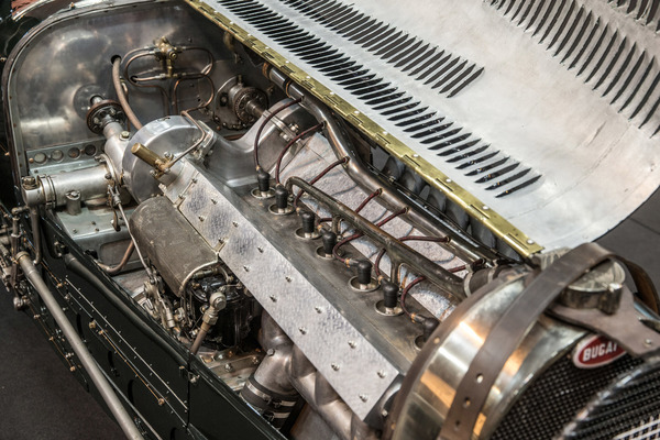 Die magischen acht Zylinder von Bugatti - Rétromobile Paris 2018