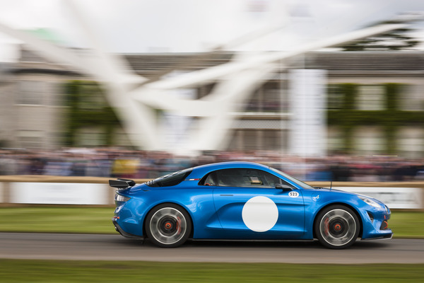Die neue Alpine von Renault steht in den Fussstapfen - Goodwood Festival of Speed 2016