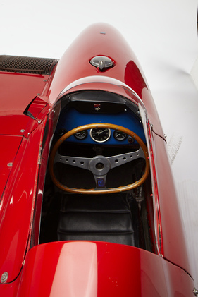 Da ist nicht sehr viel Platz für den Fahrzeugpiloten auf der rechten Seite des Nardi Bisiluro DaMolNar von 1955