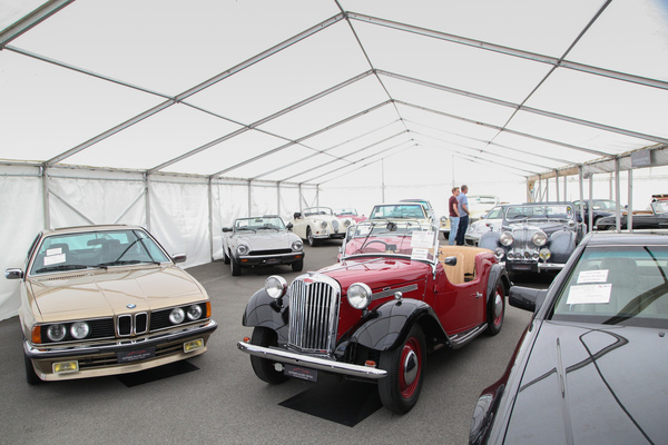 Die restlichen Auktionsautos waren in einem eigenen Zelt untergebracht – Swiss Classic World Luzern 2022
