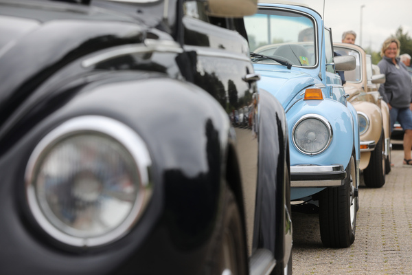 Die runden Scheinwerfer der Käfer Cabriolets - Internationales Käfer-Cabrio-Treffen von Deutschland 2025